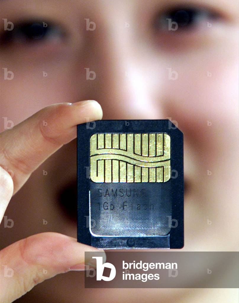 First Generation Memory Card Image of A South Korean employee of Samsung Electronics Co. shows the