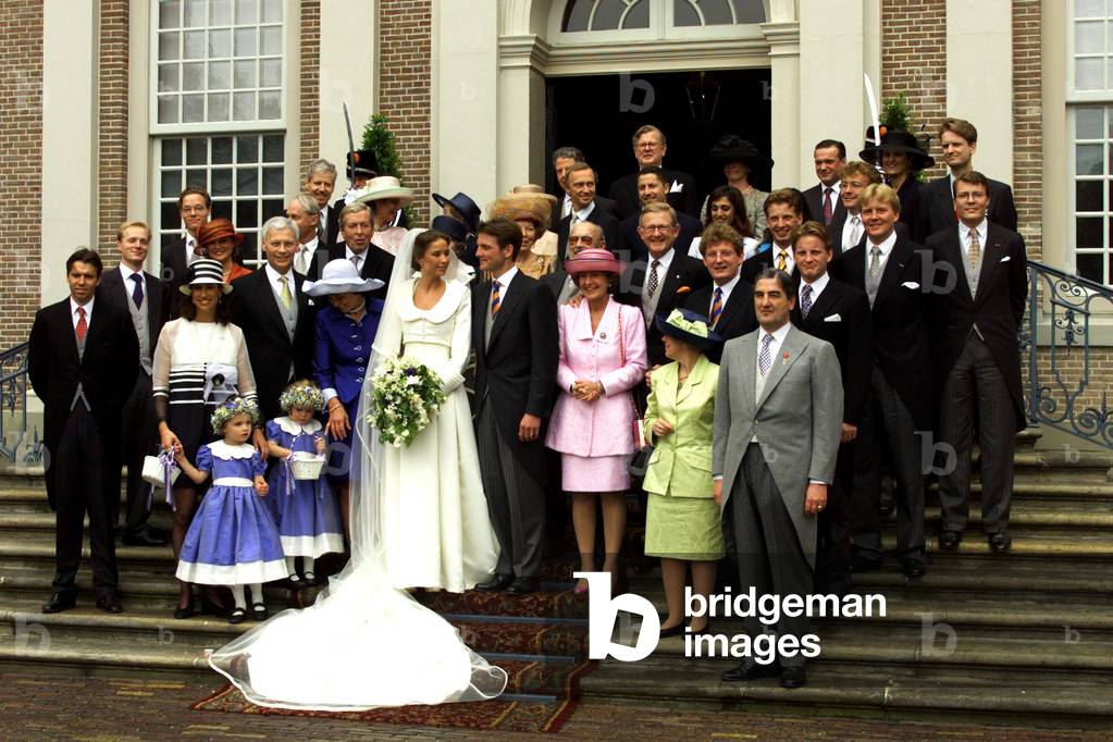 Dutch Prince Maurits and his bride Marilene van den Broek (C) pose for a family photo with their gue.., 1998-0