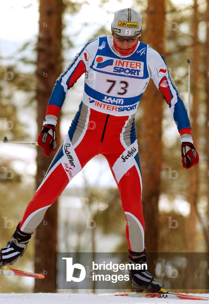 MIKHAIL BOTWINOV SKIS IN LAHTI, 2001-02-25 (photo)