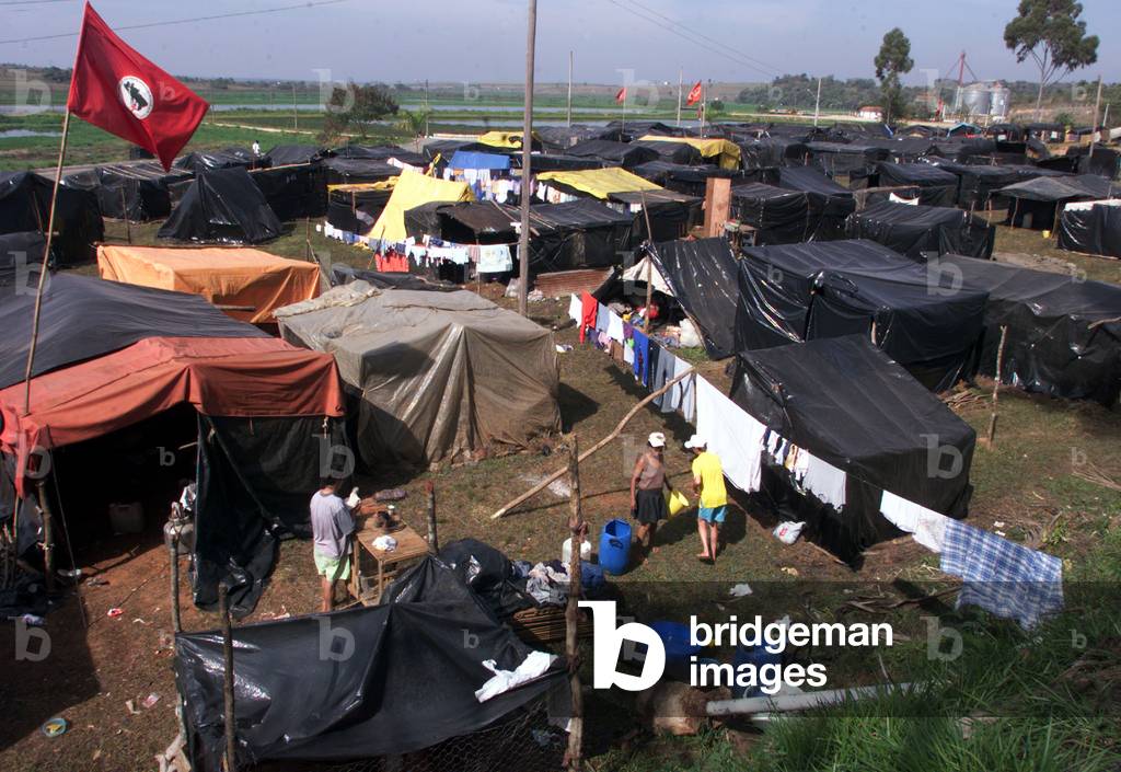 TO GO WITH FEATURE LIFE-BRAZIL-MIGRANTS, 1999-09-09 (photo)