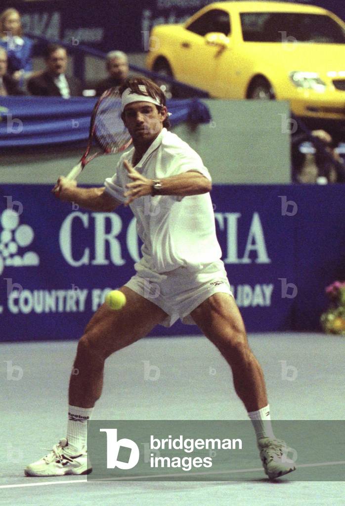 JAVIER SANCHEZ OF SPAIN RETURNS A FOREHAND, 1997-02-01 (photo)