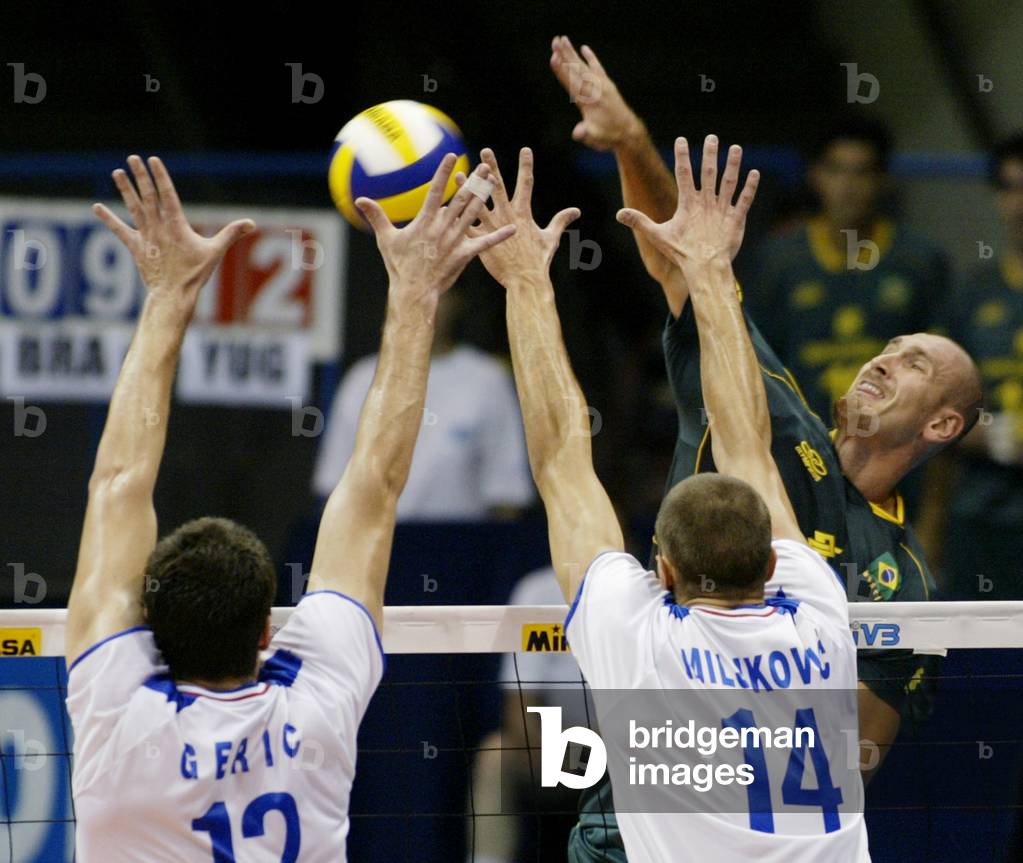 BRAZILIAN NALBERT SPIKES THE BALL AGAINST YUGOSLAVIA AT VOLLEYBALL
WORLD CHAMPIONSHIP IN CORDOBA, 2002-10-10 (photo)