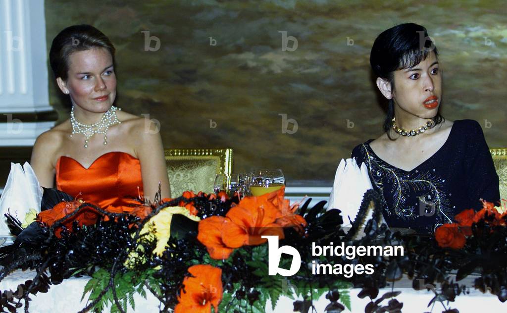 Image of BELGIAN PRINCESS MATHILDE SITS WITH THAI PRINCESS CHULABHORN AT A