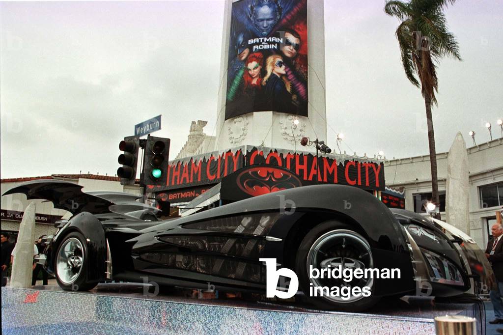Image of BATMOBILE ON DISPLAY AT BATMAN & ROBIN PREMIERE, 1997-06-13