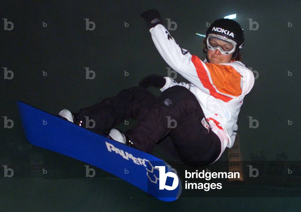 GERMANYS SABINE WEHR-HASLER ON HER WAY TO WIN THE HALFPIPE CONTEST IN BERCHTESGADEN, 2001-02-10 (photo)