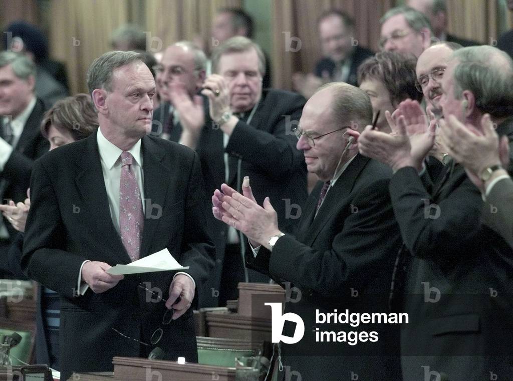 CANADIAN PRIME MINISTER CHRETIEN RECEIVES STANDING OVATION, 2001-03-27 (photo)