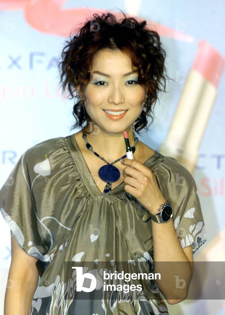 Image of HONG KONG SINGER SAMMI CHEN POSES IN TAIPEI, 2002-08-30 (photo)