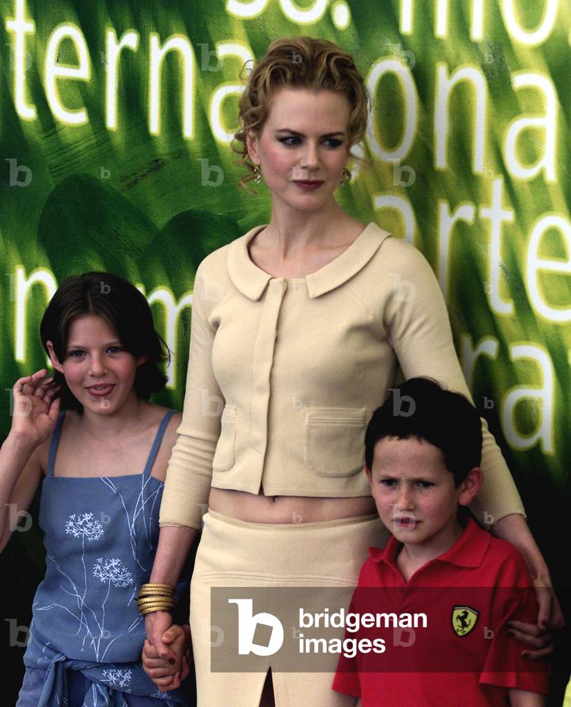 Image of Australian actress Nicole Kidman (C) poses with English