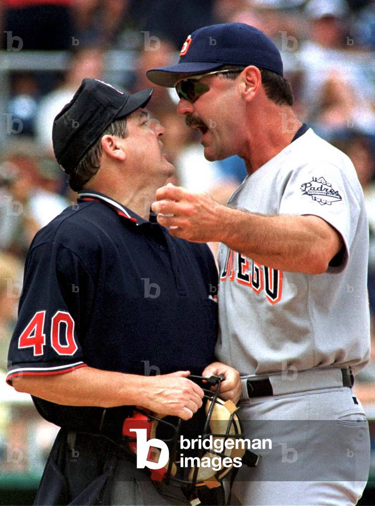 PADRES GM BRUCE BOCHY ARGUES BALLS AND STRIKES WITH HOME PLATE UMPIRE JERRY CRAWFORD IN PHILADELPHIA, 1999-08-25 (photo)