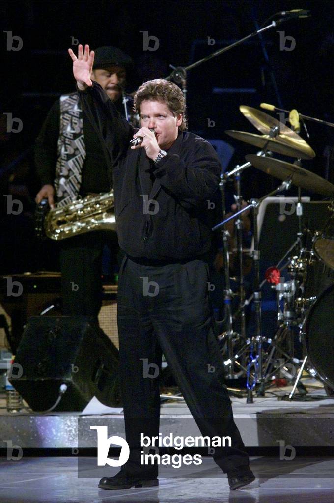 Image of BILL CLINTON'S BROTHER ROGER CLINTON ON STAGE DURING A SHOW