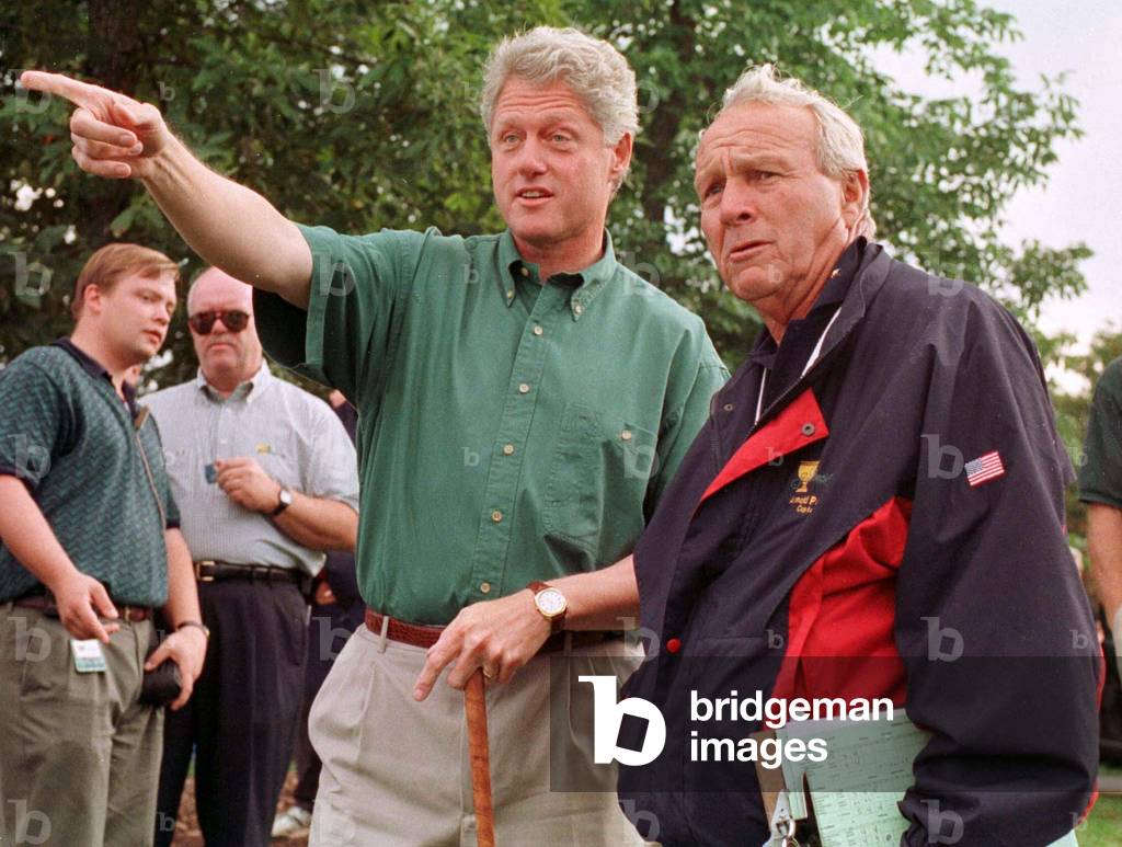 PRESIDENT CLINTON AND ARNOLD PALMER AT PRESIDENTS CUP, 1996-09-14 (photo)