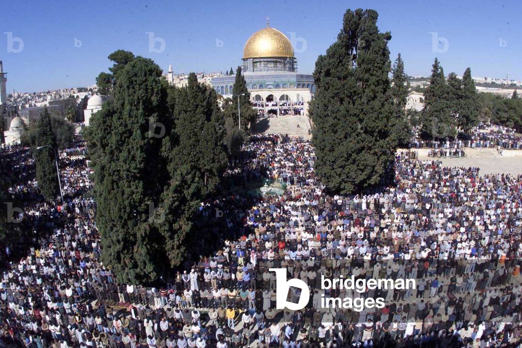 Haram Rocks Image of WORSHIPPERS ATTEND FRIDAY PRAYERS AT HARAM AL-SHARIF IN FRONT OF