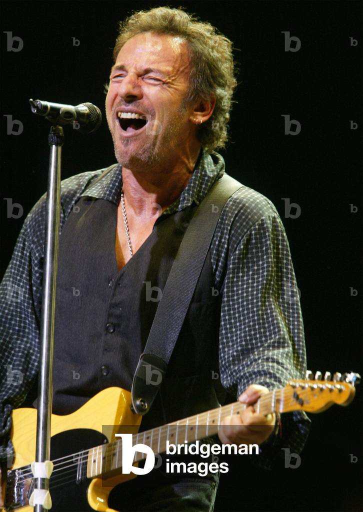 Image of US SINGER BRUCE SPRINGSTEEN PERFORMS DURING CONCERT IN BERLIN,  2002-10-20