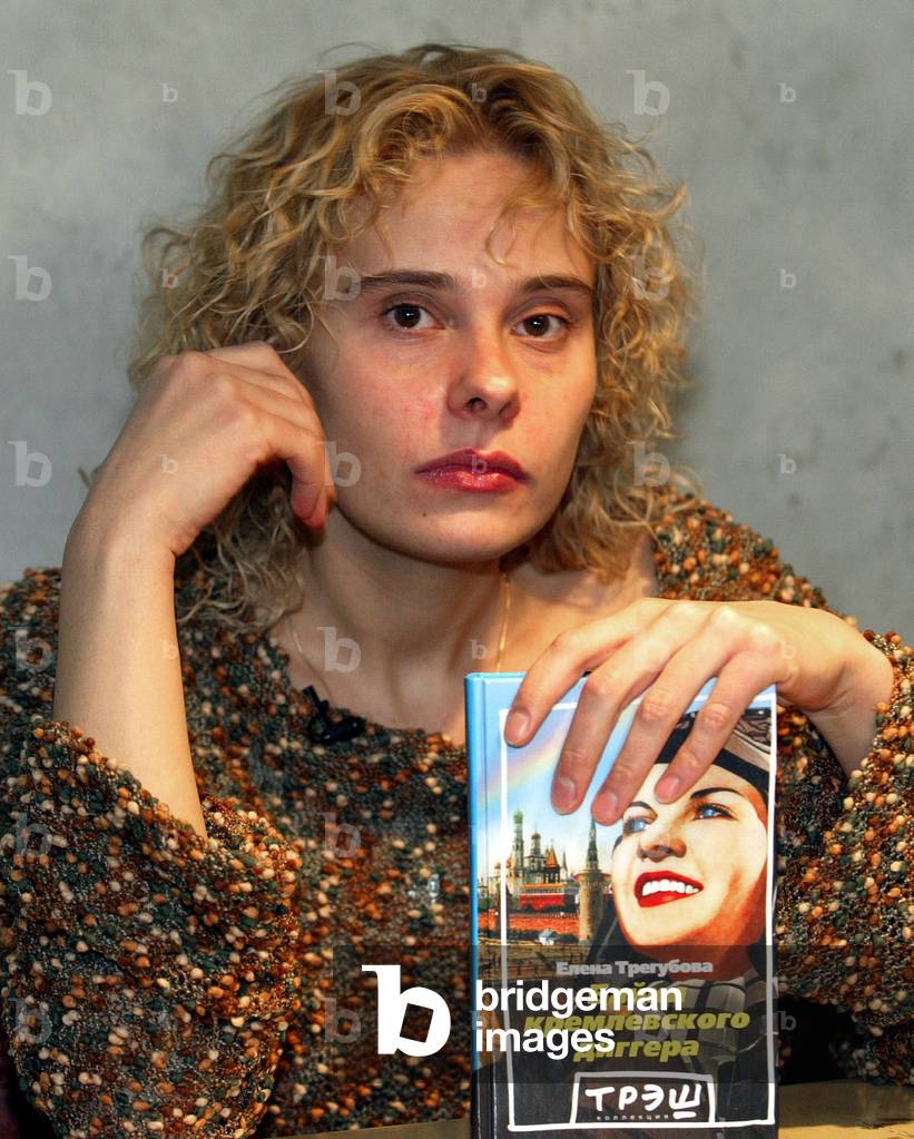 Svingerlar Olya va Sasha foto arxivi Mobil blondalarning yalangoch guruhining fotosurati