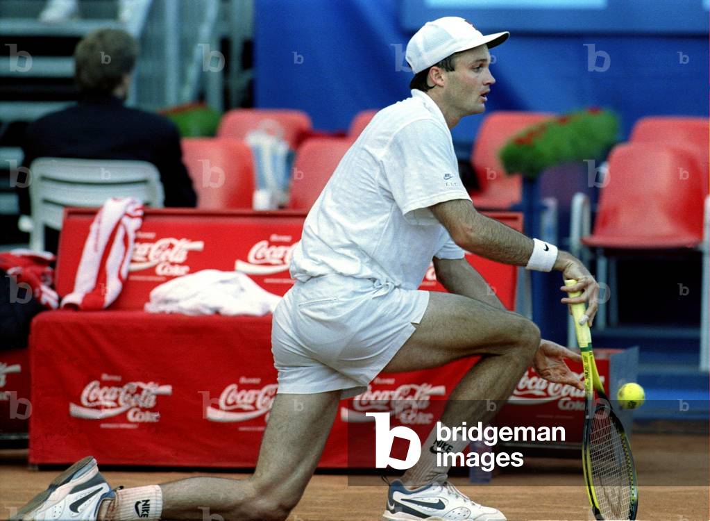 Image of L'Américain David Wheaton s'agenouille sur le court central de ...