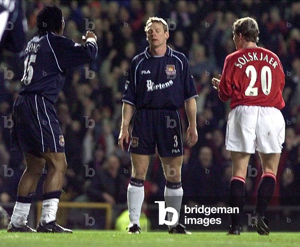 MANCHESTER UNITED'S SOLSKJAER CELEBRATES GOAL AGAINST WEST HAM UNITED, 2001-01-01 (photo)