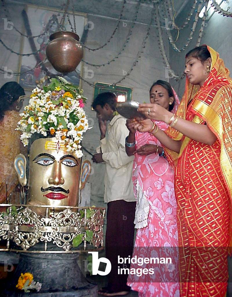 INDIAN WORSHIPERS OF THE HINDU GOD LORD SHIVA TAKE PART IN A RELIGIOUS CEREMONY IN BHOPAL, 2001-02-21 (photo)