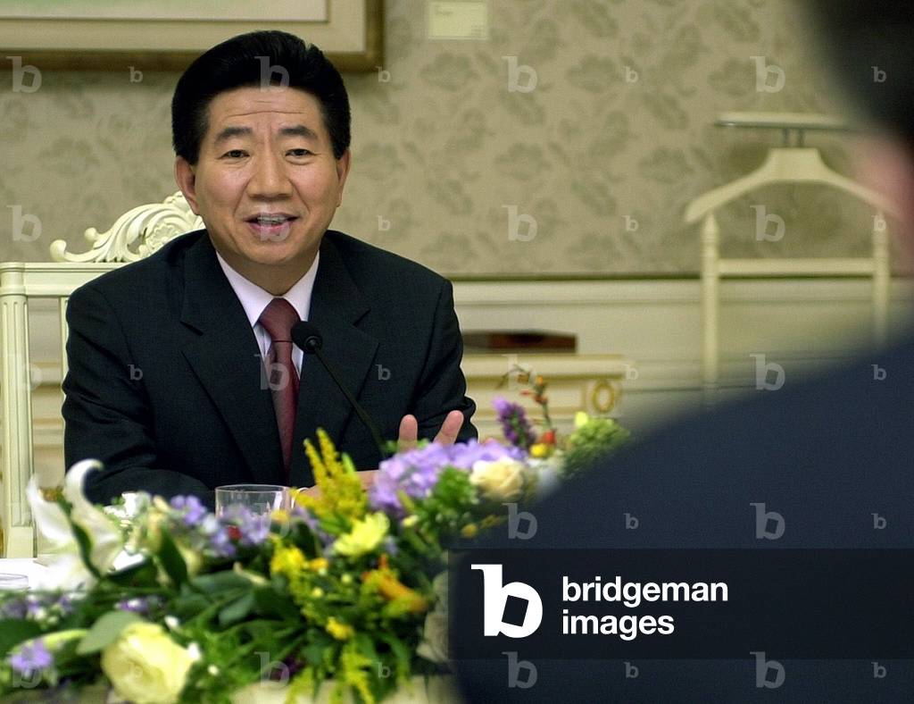 SOUTH KOREAN PRESIDENT SPEAKS TO JOURNALISTS IN SEOUL, 2003-06-23 (photo)