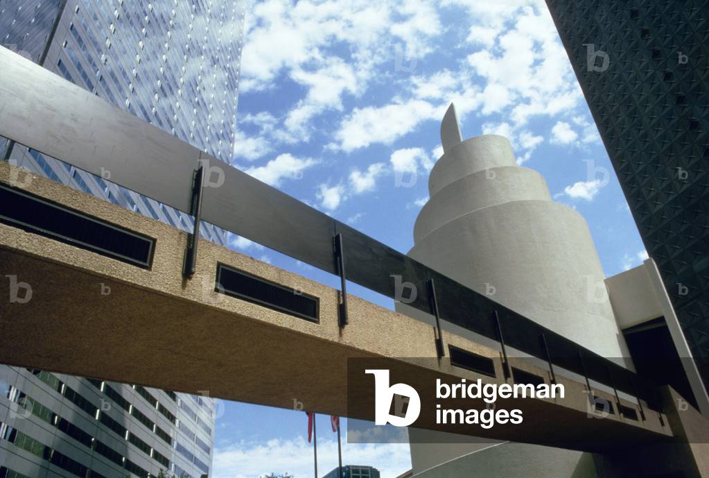 Entrance Ramp to Thanksgiving Square Chapel, designed by Philip Johnson and John Burgee (photo) (see also 121928)
