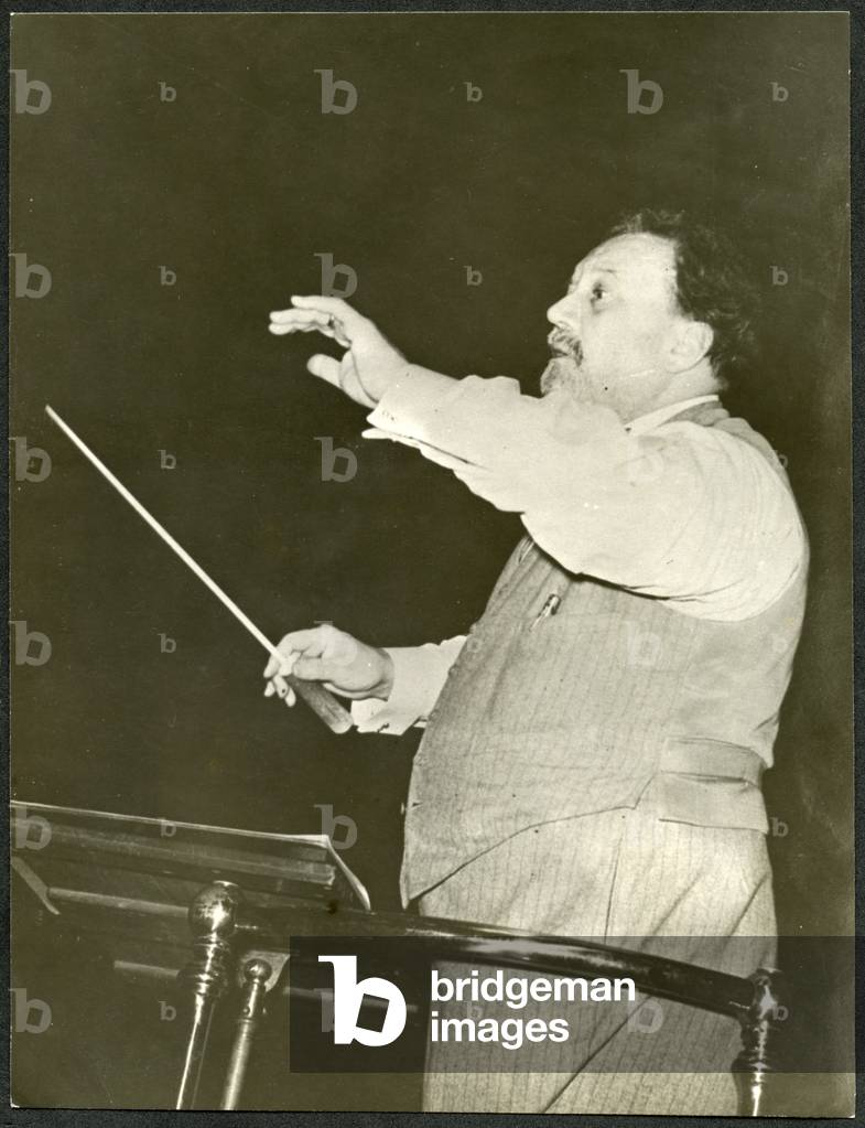 Henry Wood conducting