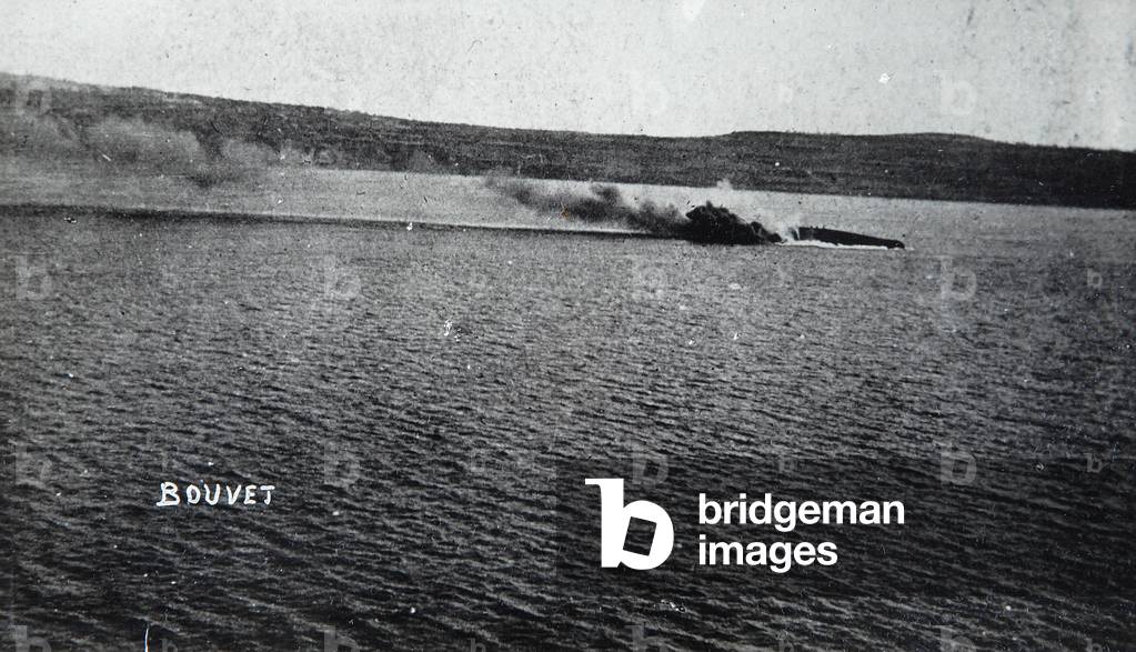 Bouvet sinking, 18 March 1915 (b/w photo)