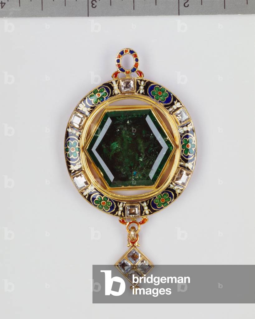 Emerald pendant, c.1860-70 (gold, emerald, enamel, diamonds & fabric)