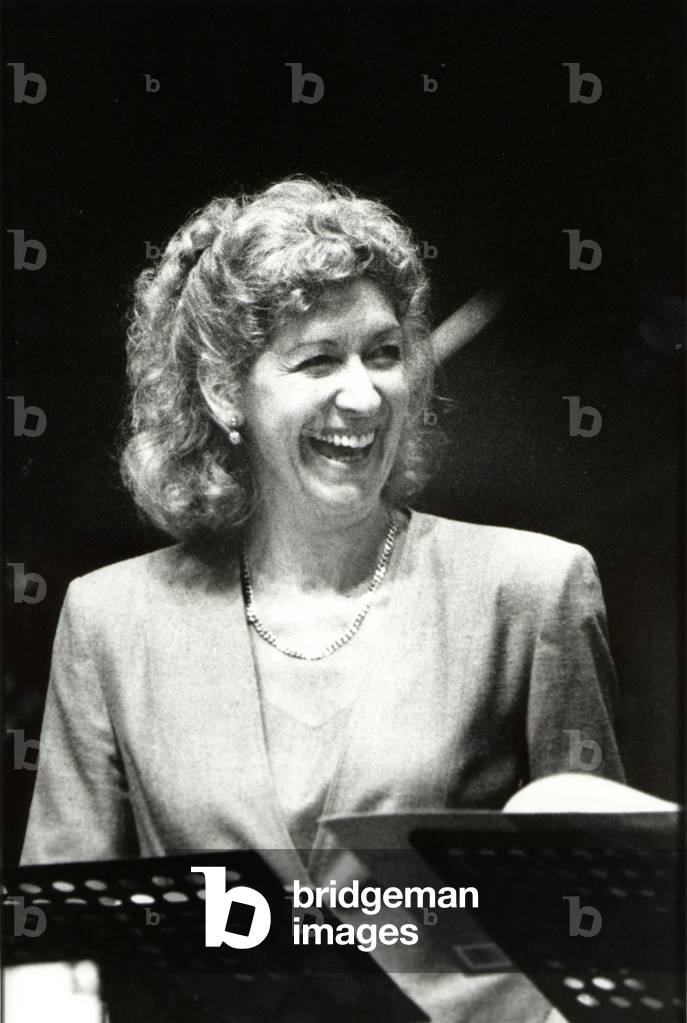 Felicity Lott ( middle)