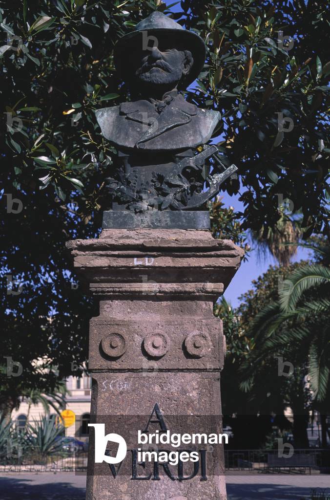 Giuseppe Verdi - statue