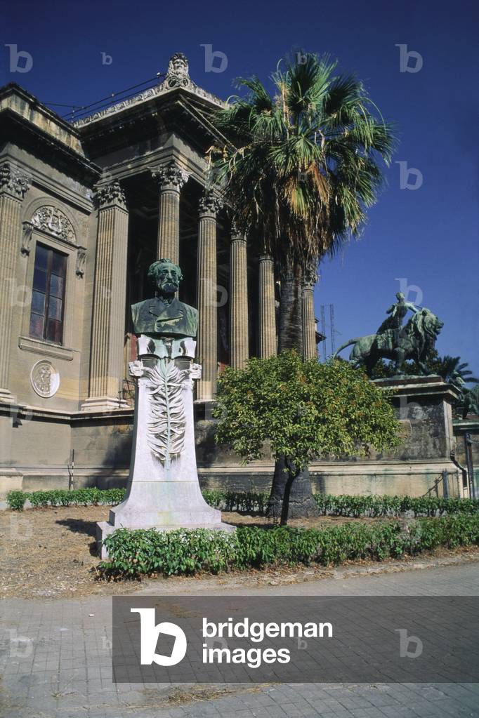 Verdi Palermo  Statue