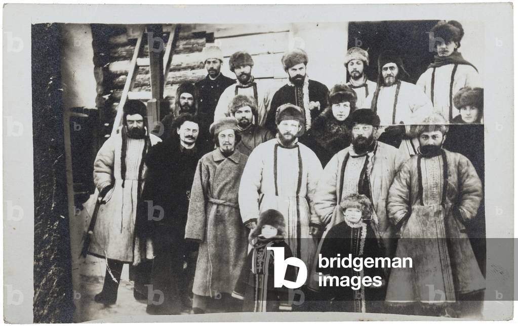 Russian photographic postcard depicting Leon Trotsky, Georgy Khrustalev-Nosar and other members of the Saint Petersburg Soviet on there way into Siberian exile, 1906