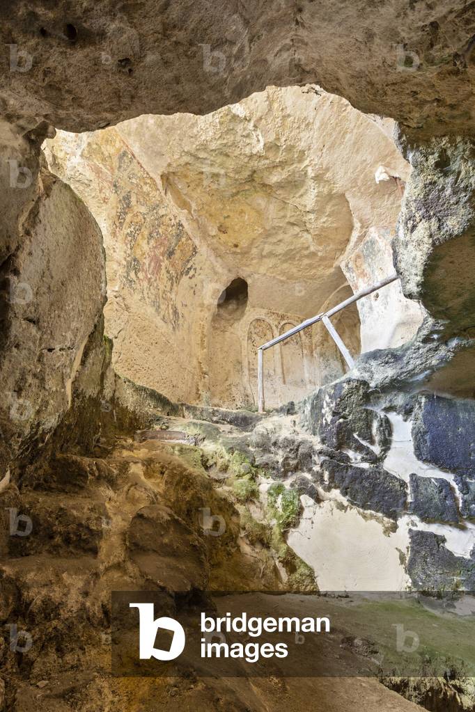Mottola, Taranto, Puglia, Italy, rock church of Sant'Angelo, interior (photo)