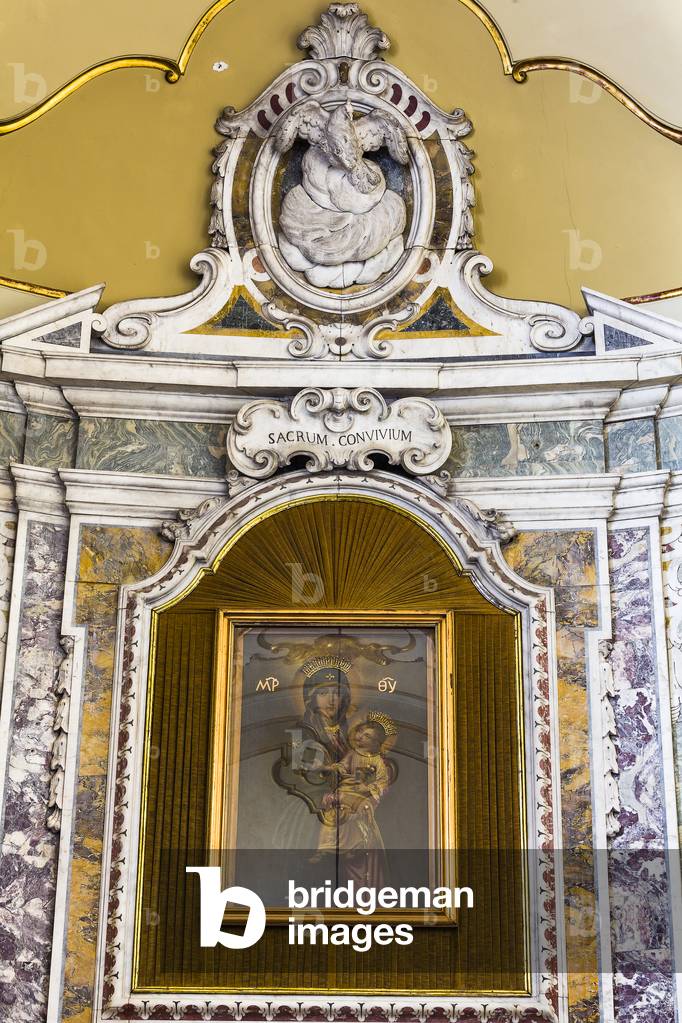 Cathedral of San Cataldo, Chapel of the SS Sacramento, altar of C. and V. Ferrara; A. Fellina designed by G. Fulchignone, Taranto, Puglia (photo)
