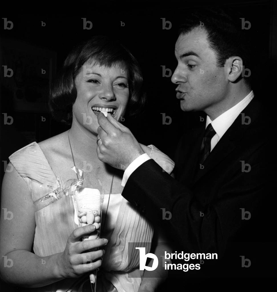 Colette Renard and Michel Roux for the 1000th performance of 'Irma La Douce' april 19, 1961 (photo)