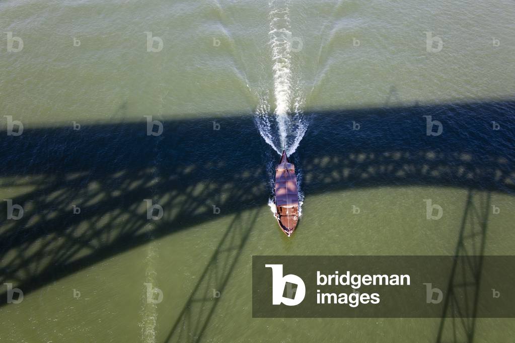 View from the Dom Luis Bridge to the Douro River, Porto, Portugal (photo)