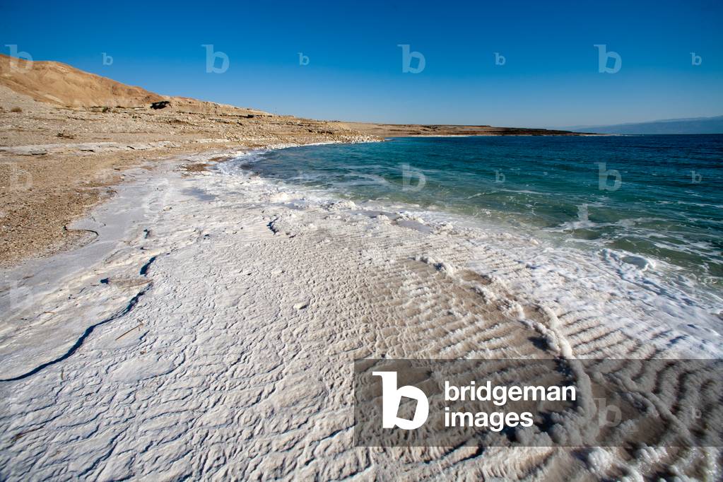 Salt deposits on the Dead Sea coast, Israel (photo)