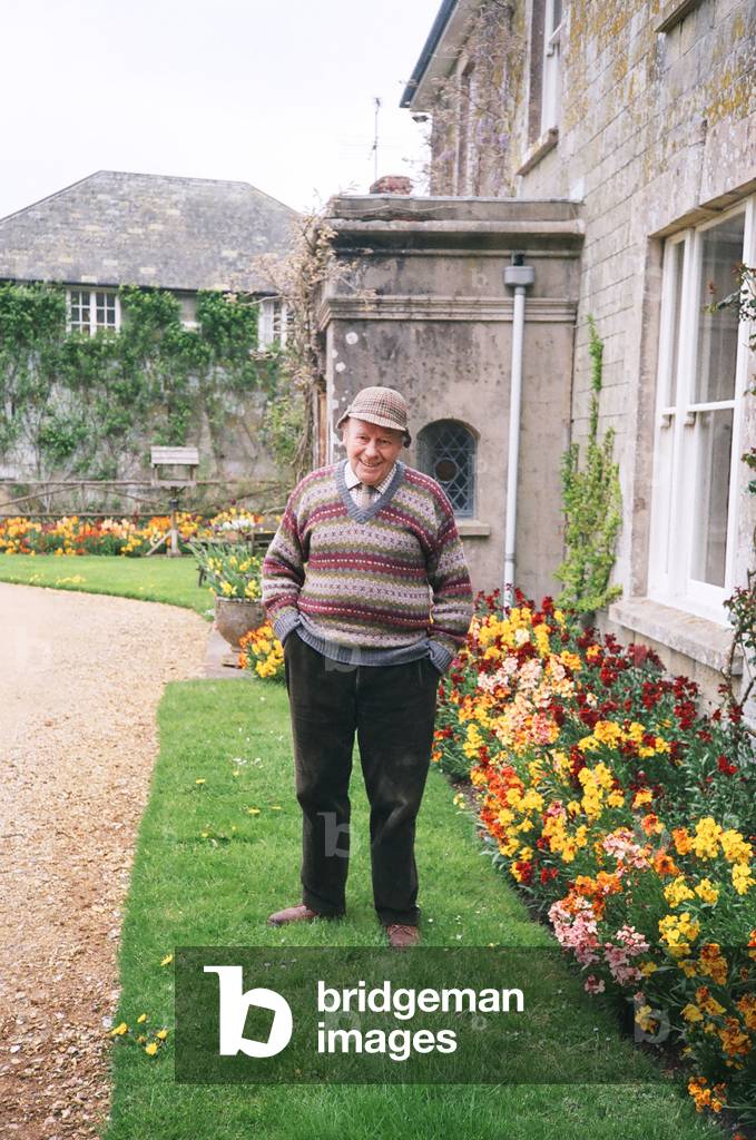 Julian Bream at his home, Broad Oak in Shaftesbury, Dorset, UK, 2 May 2006 (photo)