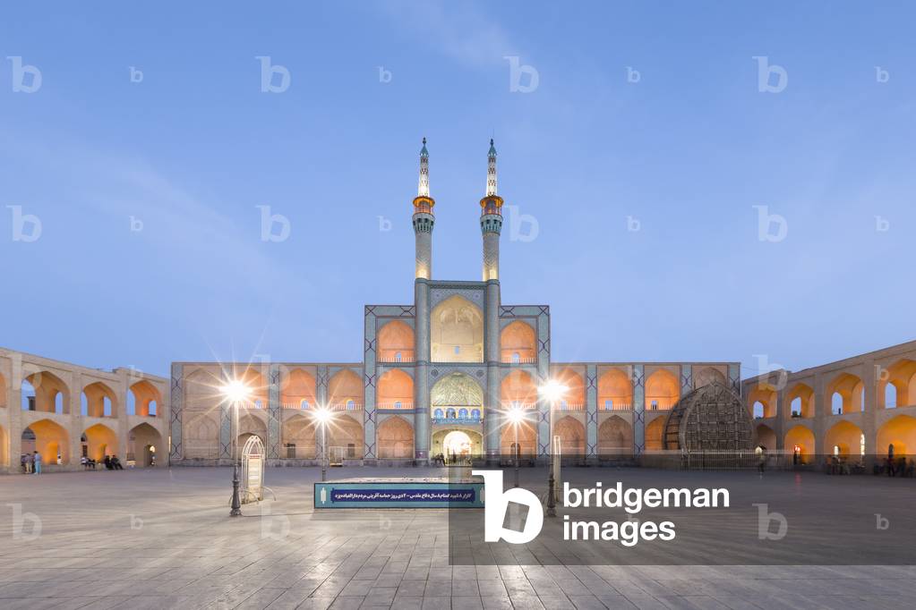 Amir Chakhmaq complex at dusk, Yazd, Iran (photo)