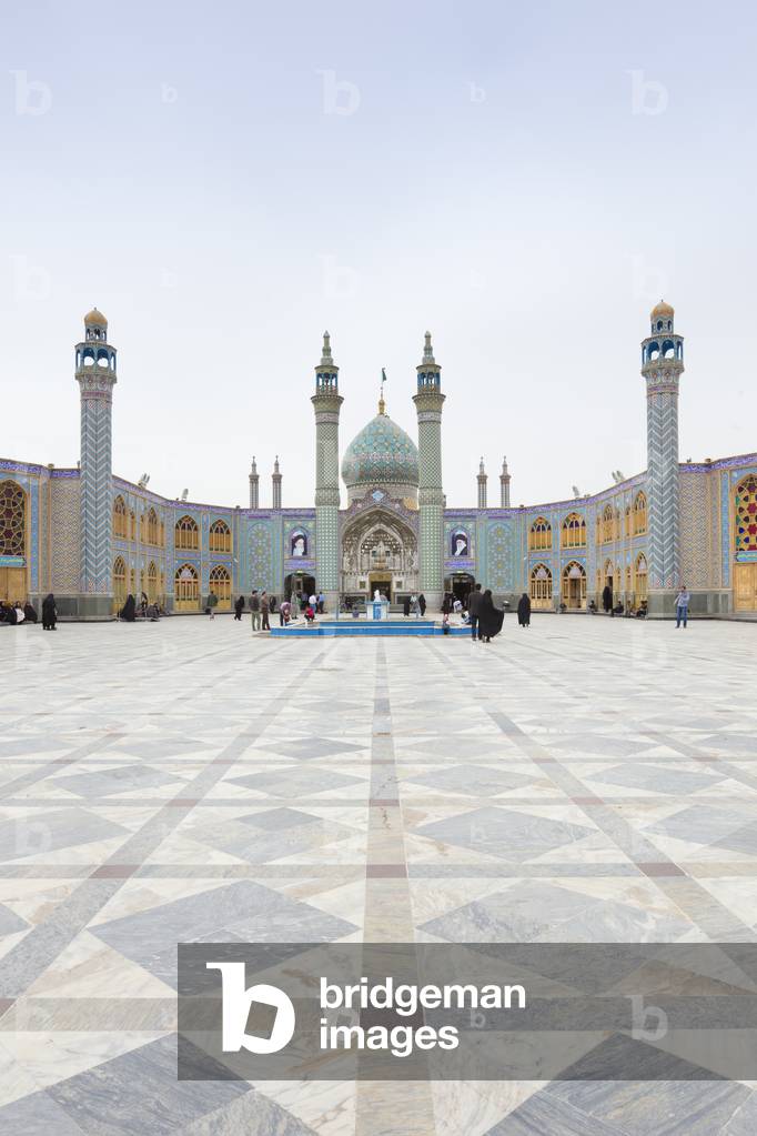 Courtyard of holy shrine of Imamzadeh Helal Ali in Aran va Bidgol, near Kashan, Iran (photo)