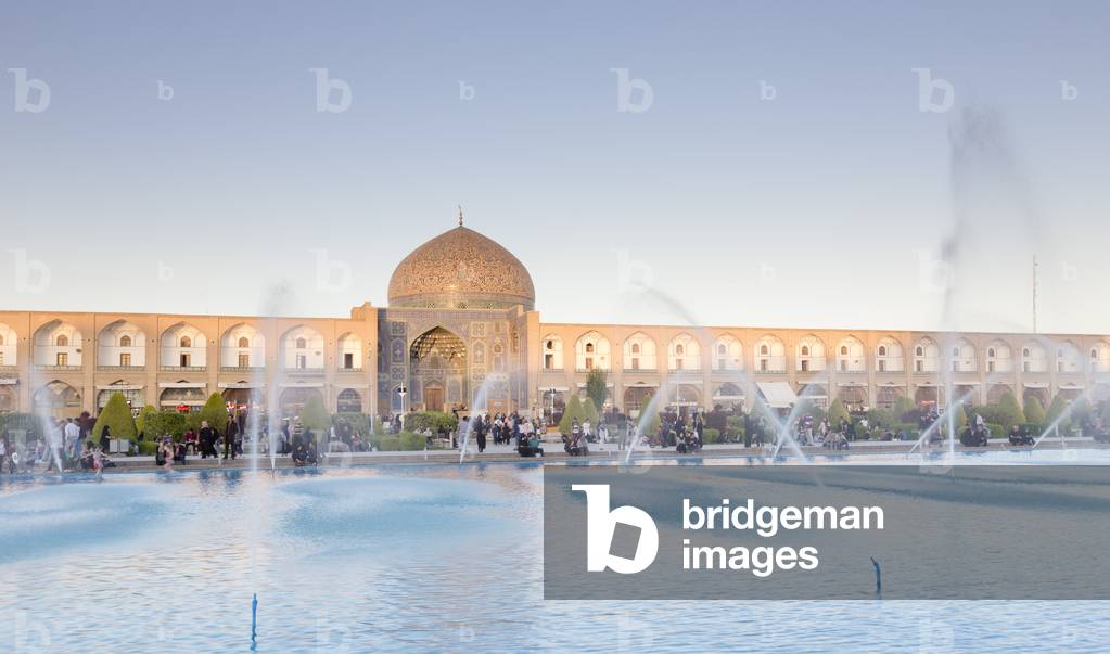 Dome of Lotfollah mosque and fountains in the pool before sunset, Imam square, Isfahan, Iran (photo)