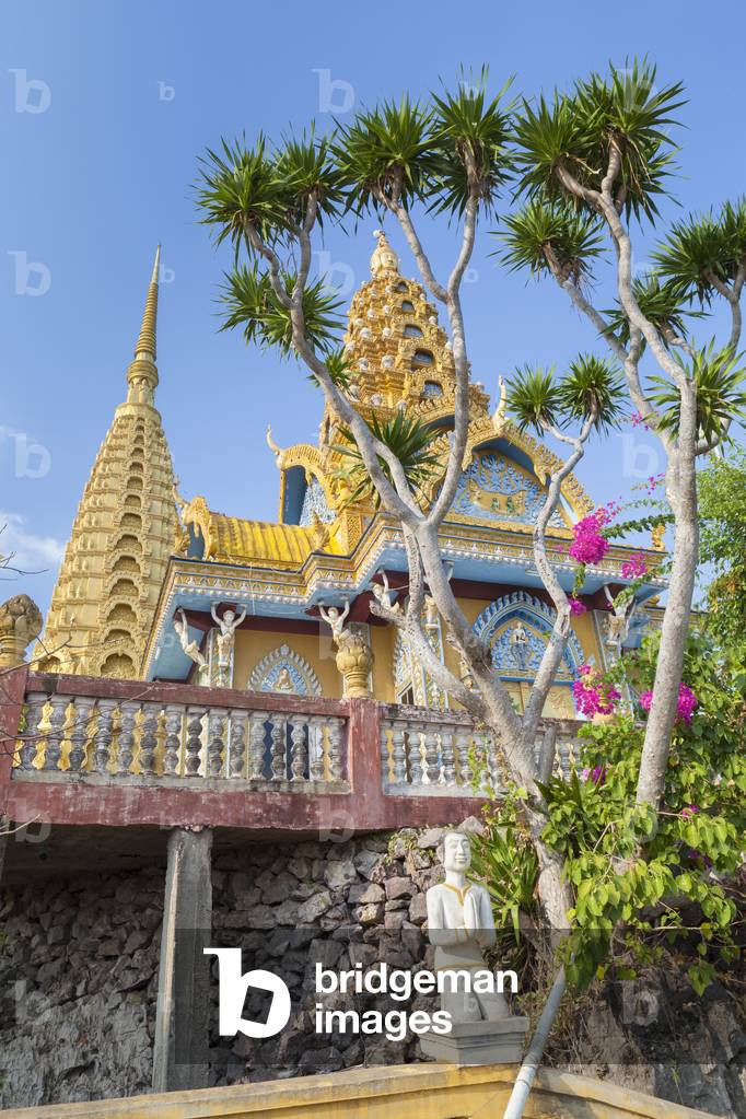 Wat Phnom Sampeau Temple complex near Battambang, Cambodia (photo)