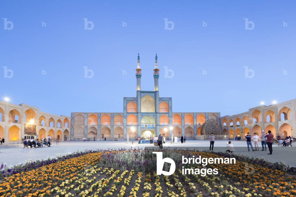Amir Chakhmaq complex at dusk, Yazd, Iran (photo)