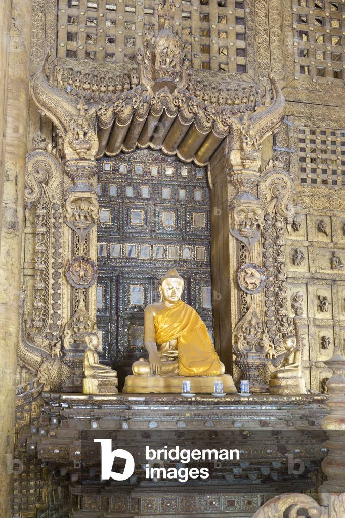 Teak carved monastery of Shwenandaw Kyaung, Mandalay, Myanmar (photo)