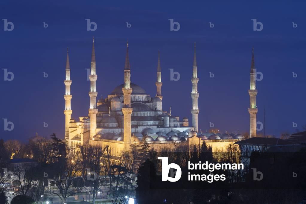 The Blue Mosque at night, Sultanahmet, Istanbul, Turkey (photo)