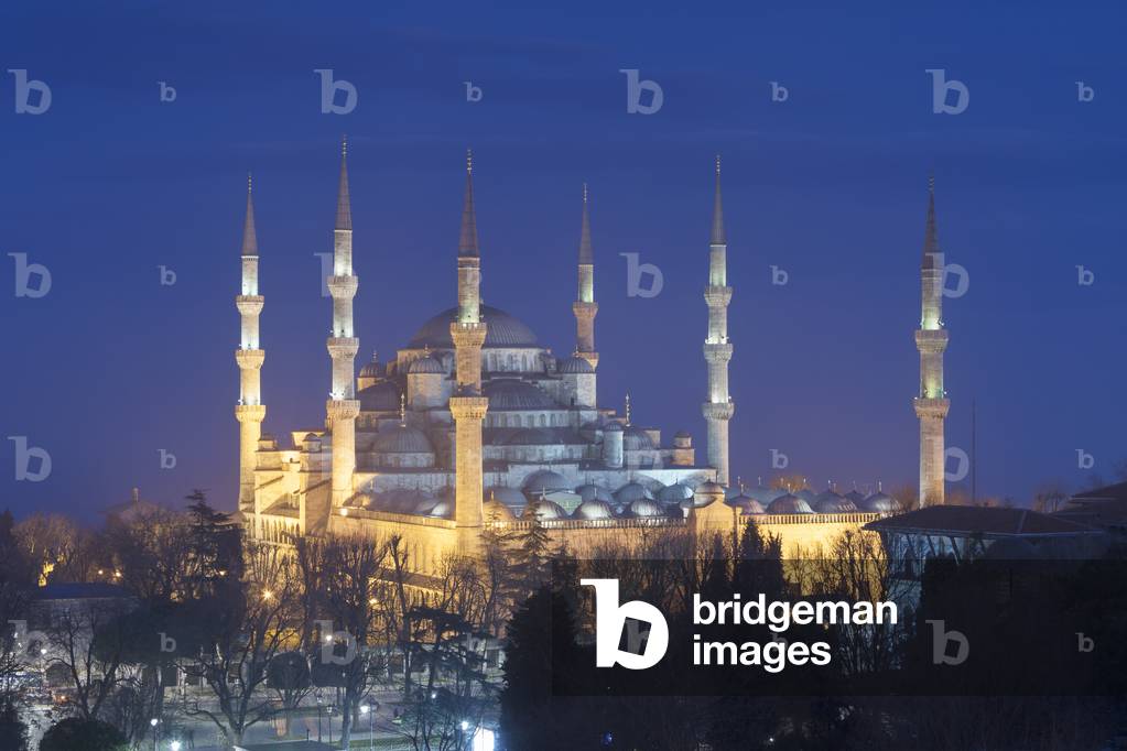 The Blue Mosque at night, Sultanahmet, Istanbul, Turkey (photo)