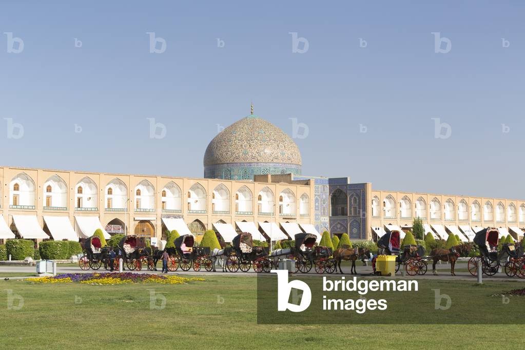 Dome of Lotfollah mosque, Imam square, Isfahan, Iran (photo)