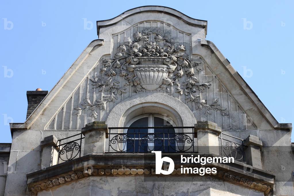 Art deco style, Detail of the facade of 3 rue du Cadal Saint-Pierre, Building of 1924, Architect: Maurice Brissart, Reims, Marne, Grand Est, France, 2019 (photo)