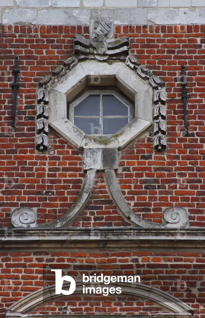 The Golden Pin, Facade of 45 Grand Place, Arras, Pas-de-Calais, 2019 (photo)