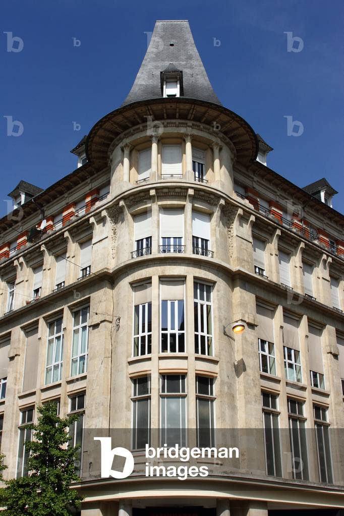 Art Nouveau Building, 1923, Architects: Edmond Herbe (1864-1960) and Maurice Deffaux, 31-33 rue de Talleyrand, Reims, France, 2019 (photo)