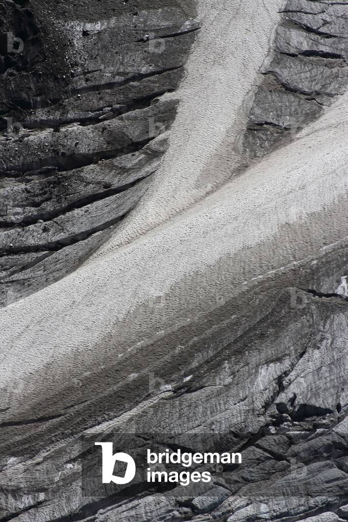 Detail of a glacier from glacier 3000, les diablerets, Switzerland, 2019 (photo)