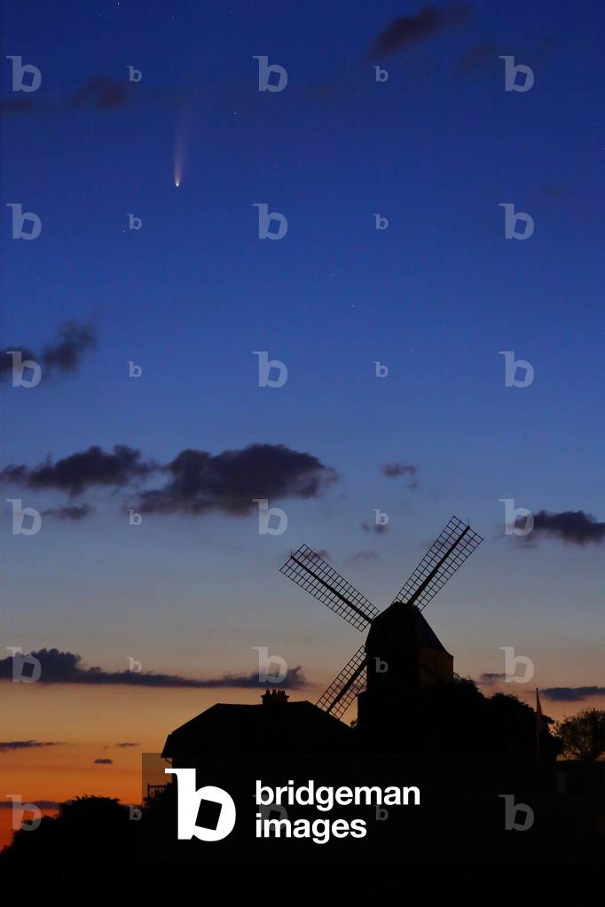The Neowise comet photographed above the Verzenay mill, near Reims, Champagne-Ardenne, Marne, France, July 2020 (photo)